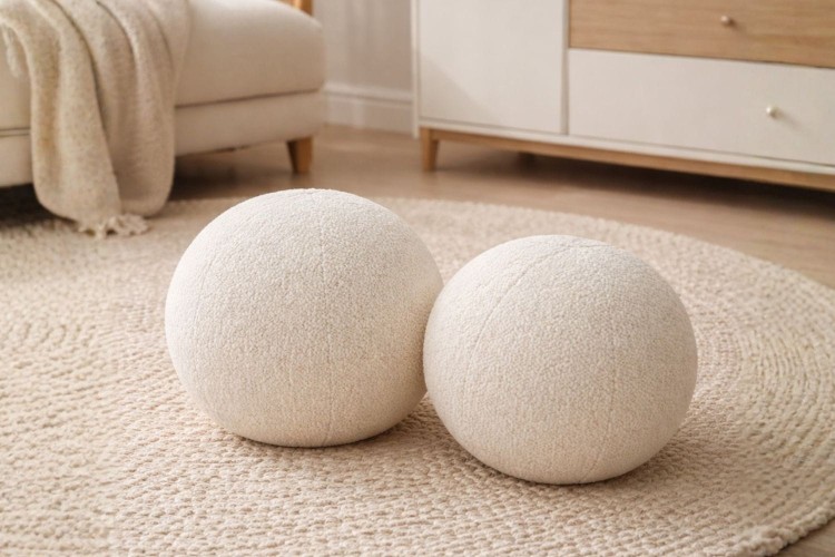 Poduszka dekoracyjna okrągła w kształcie kuli Puffi 30 cm - Aranżacja 3
